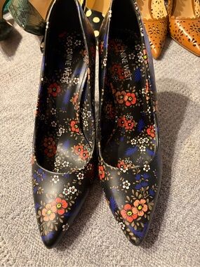 Nine West Black Floral Pointed Toe Pumps with Red and Blue Accents
